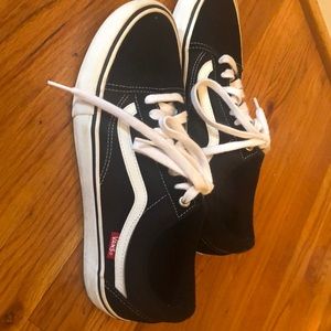 Vans Black Traditional Low Top Shoes - Size 9